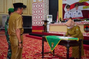 Wabup Mura Serahkan Paskibraka Kepada Pelatih 