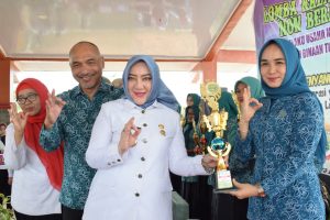 Bupati dan Ketua TP PKK Mura Tinjau Lomba Hasil Pengolahan Pangan Lokal UMKM 