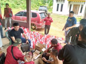 FKWS Salurkan Ratusan Paket Sembako 