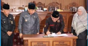 DPRD Kota Lubuk Linggau Sahkan Raperda Usulan Menjadi Perda